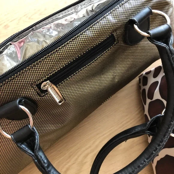 🍷Insulated Wine bags (2) with (2) wine openers - Picture 3 of 6